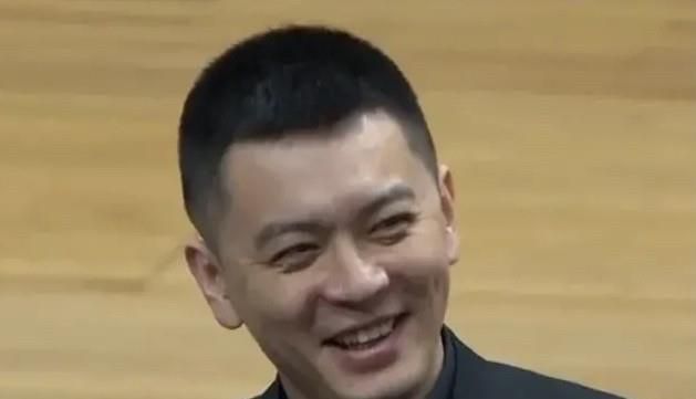 宝贵的是导演其实不是依照时候脉络讲记序文，多处的倒叙、插叙，设置的每道梗都恰如其分，全部故事被勾勒的枝繁叶茂，对不雅众来讲，则带来了一波波的冷颤和心跳，100分钟是一个剥茧抽丝探访本相的进程，影片在几个主角身上都打了年夜年夜的问号，不雅众试图经由过程线索来把问号敲破，伶俐的可以敲破一个、两个，可是终偿还是会留下点悬念和欣喜到最后。